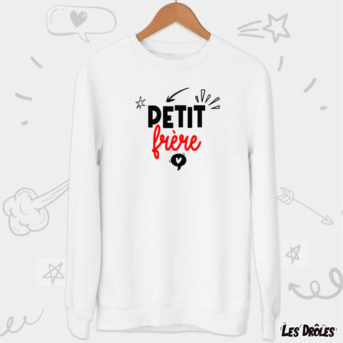 Vue rapprochée des détails du design du pull "Petit Frère"