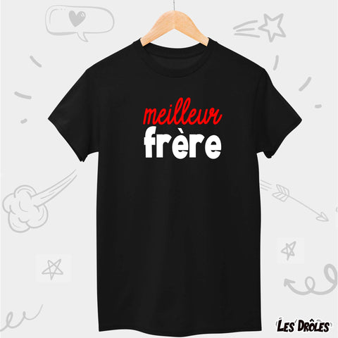 Gros plan sur le design élégant du t-shirt "Meilleur Frère" avec une typographie moderne