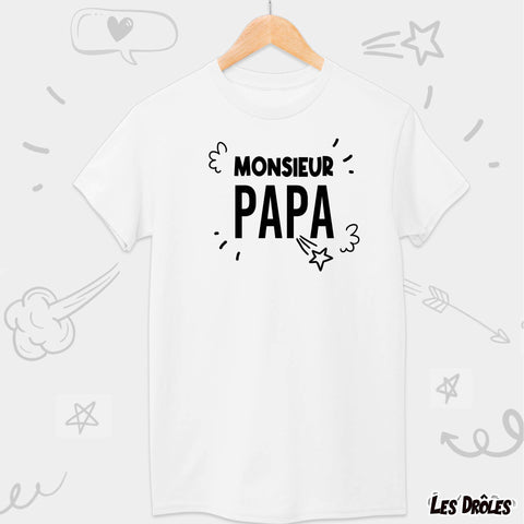 Vue rapprochée du design élégant et sobre du t-shirt "Monsieur Papa"