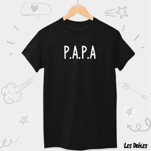 T-shirt "Papa" soigneusement disposé, prêt à être offert pour une occasion spéciale
