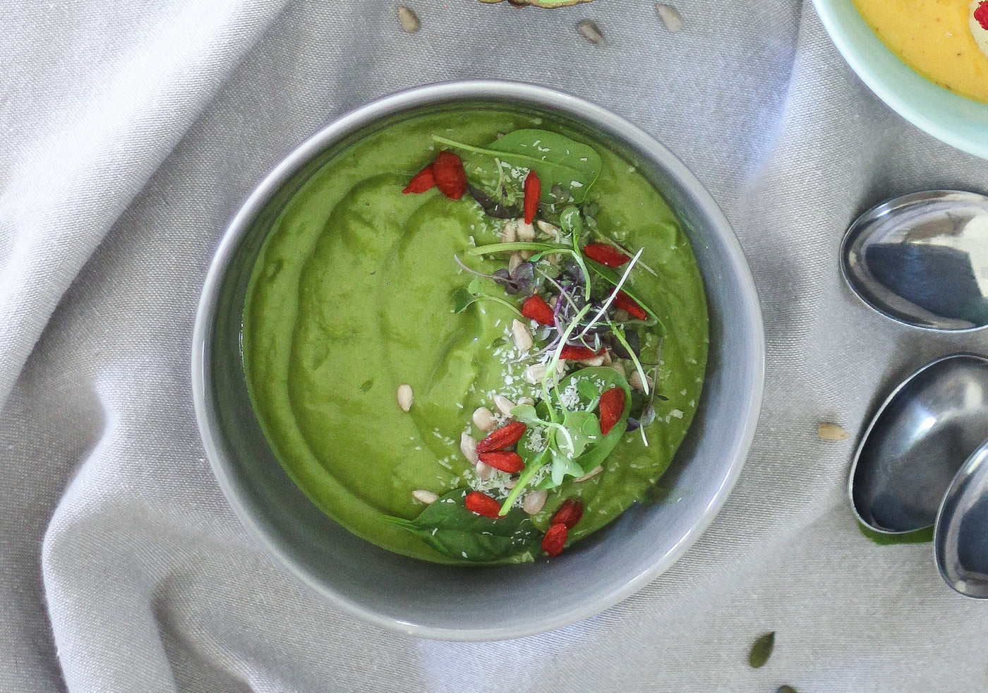 Avokado-pinaatti-smoothiebowl – Minska