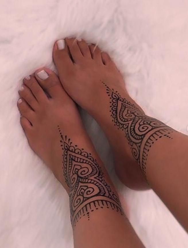 69600 Henna Tattoo Stock Photos Pictures  RoyaltyFree Images  iStock   Henna tattoo artist Henna tattoo pattern Henna tattoo woman