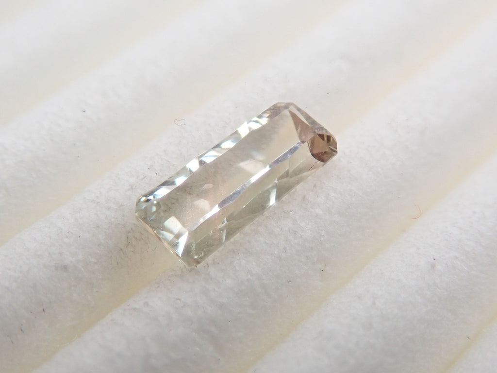 半貴石(R 611-2)『ハッピーエイト』ダイアモンド 0.377ct K VS-1