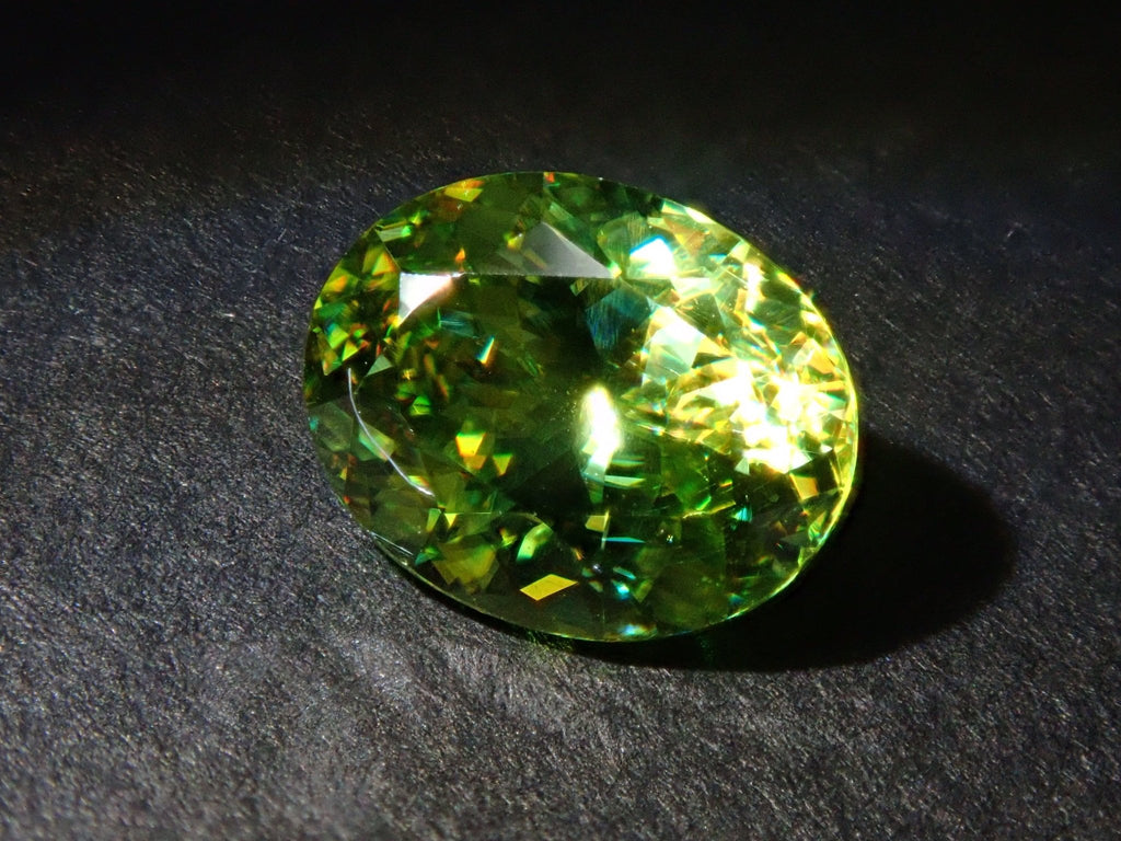 ブランド公式通販 天然スフェーン 2.88ct【Z545】 - 素材/材料