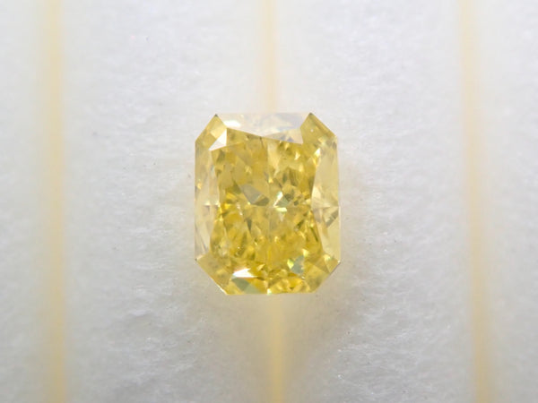 卓抜 ０．３９８ct ＦＡＮＣＹ ＩＮＴＥＮＳＥ ＹＥＬＬＯＷ ＳＩ２