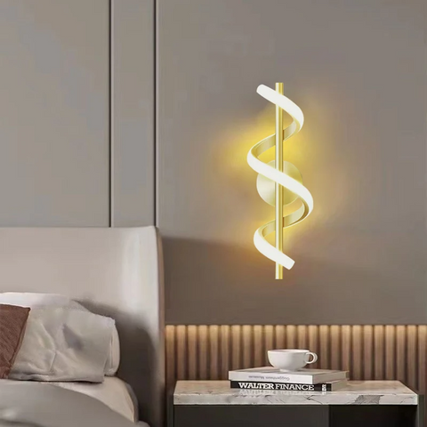 Imagine a sensação de chegar em casa e ser recebido por um ambiente acolhedor e elegante, iluminado pela nossa arandela de parede decorativa. Essa luminária vai transformar qualquer espaço, proporcionando um clima agradável e convidativo para relaxar e aproveitar momentos especiais.