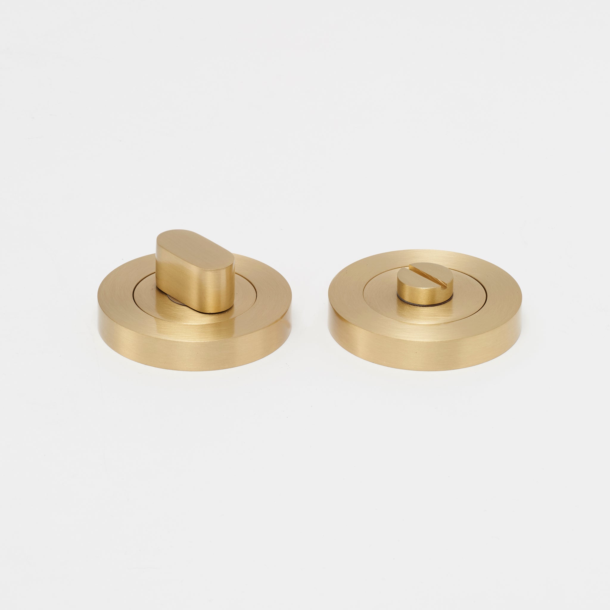 https://cdn.shopify.com/s/files/1/0565/6100/8816/products/lo-and-co-privacy-turn-brass.jpg?v=1630649071