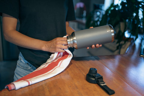 Clean thermos bottle