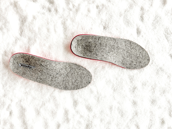 Wool insoles with arch support on snow