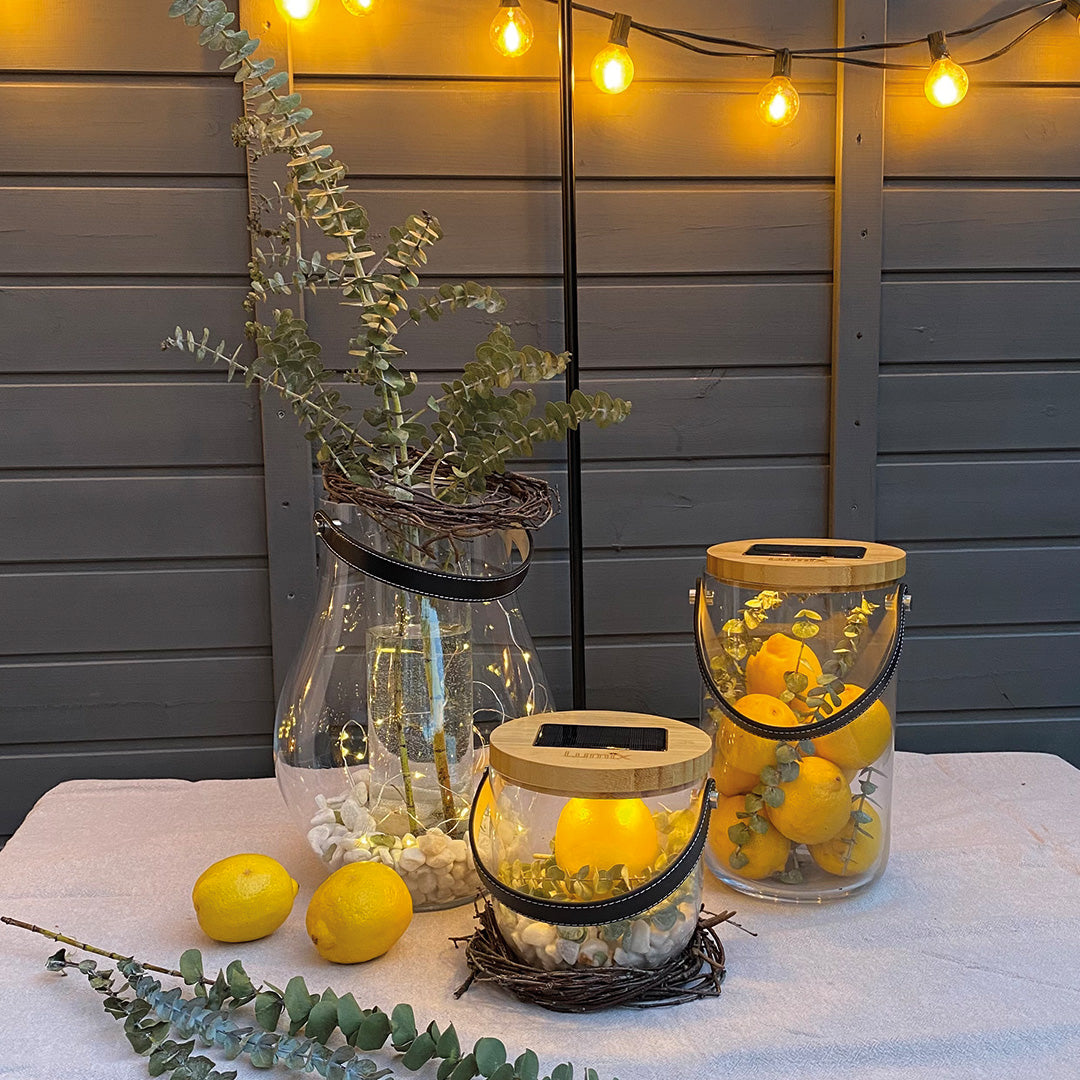 Krinner Lumix Deco Glasses dekoriert mit Zitronen und Eukalyptus für den Sommer