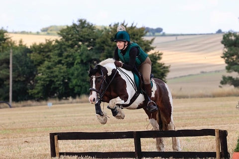 Jumping using the Total Contact Saddle - Treeless saddle