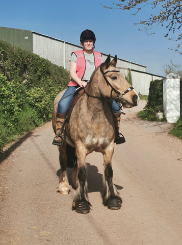 Total Contact Saddle fits all size horse and riders - TCS Treeless saddle