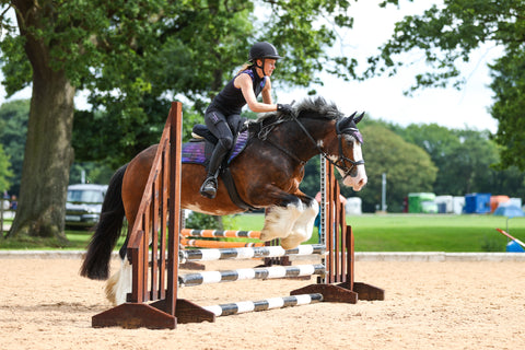 Jumping using The Total Contact Saddle - TCS treeless saddle