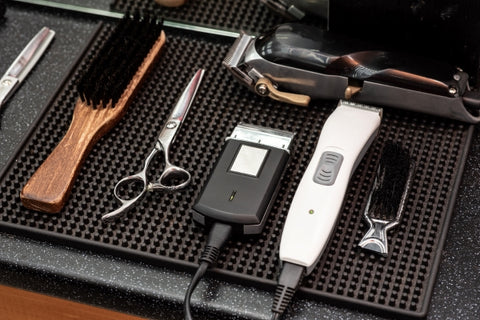 set-instrumentos-profesionales-hombres-barbero-estilista-mesa-de-espera-para-ser-usado-trabajo