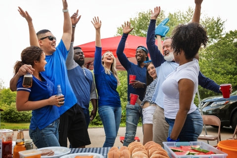 team-supporters-celebrating-tailgate-party