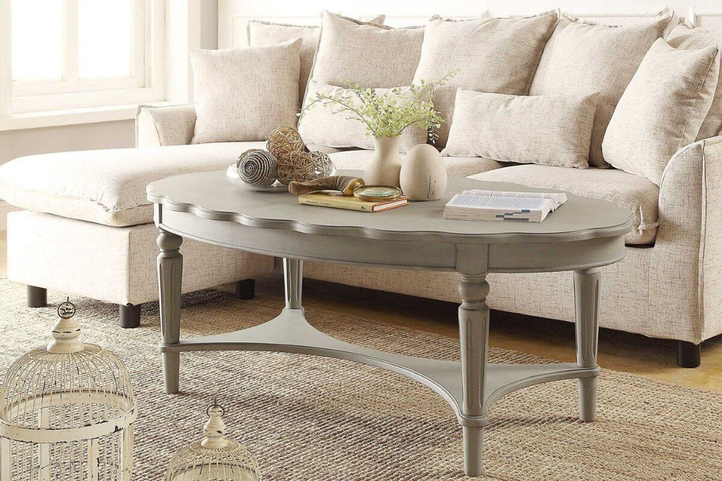 Coffee table in atique white color