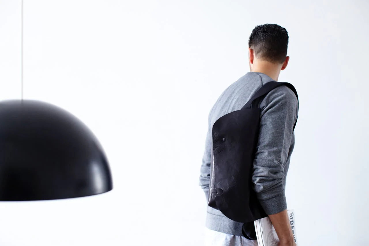 MESSENGER BAG (S)/BLACK
