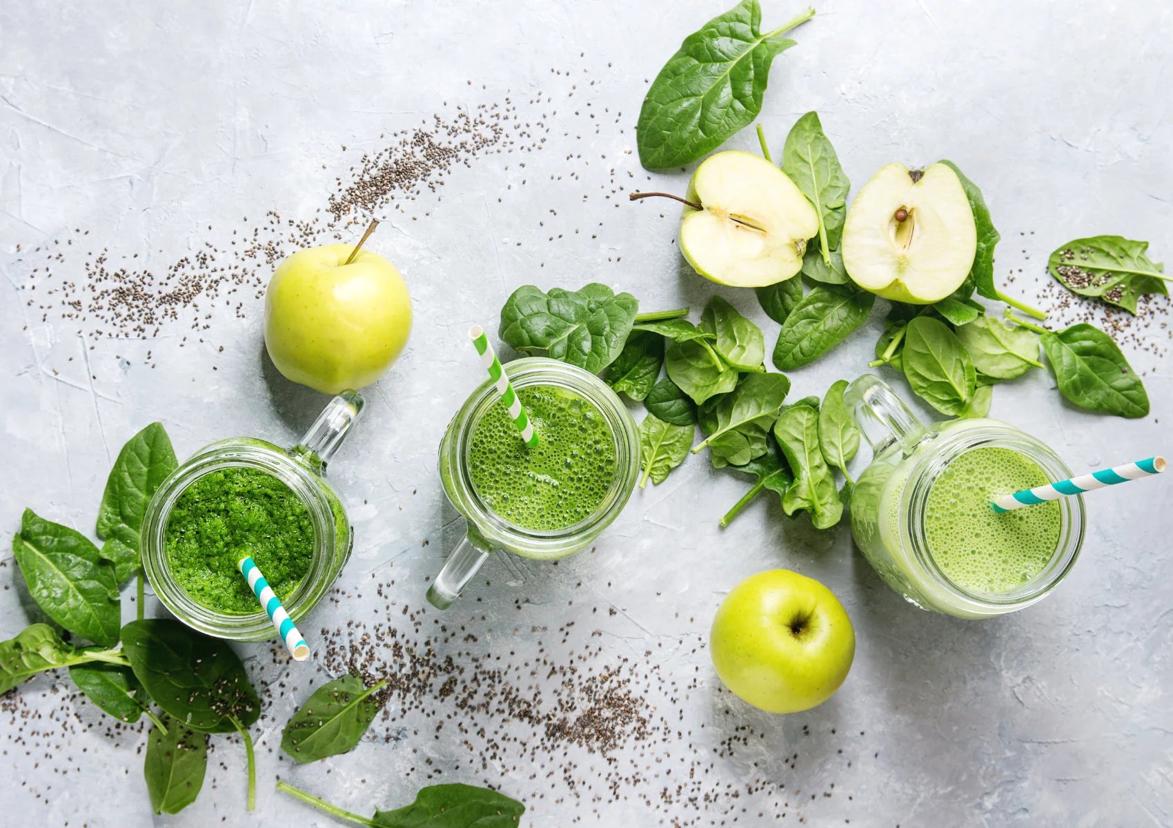 spinach leaves and sliced lemon fruits