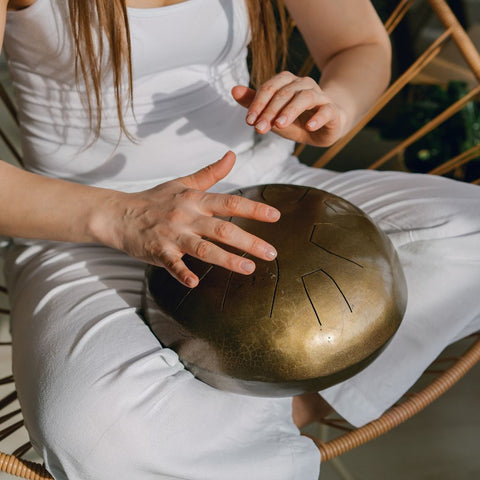 Can you play a steel tongue drum with your hands?