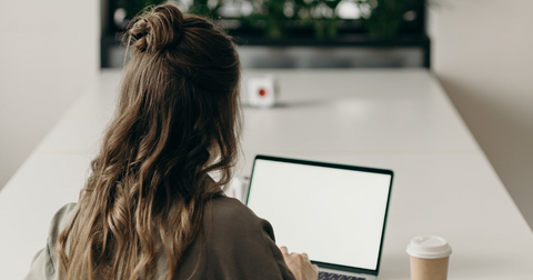 Freenlancer working from her computer