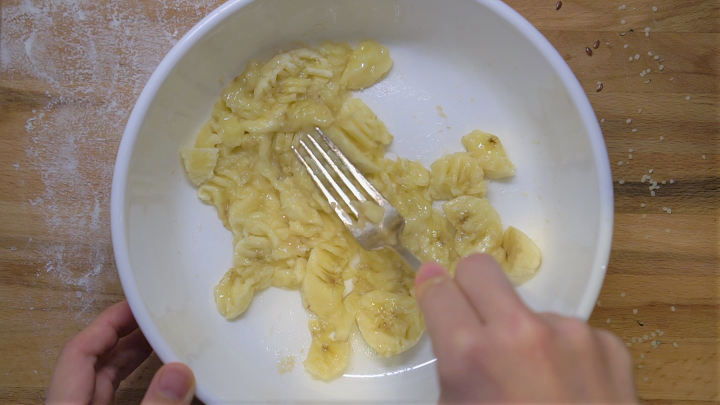 image of mashed bananas in a plate