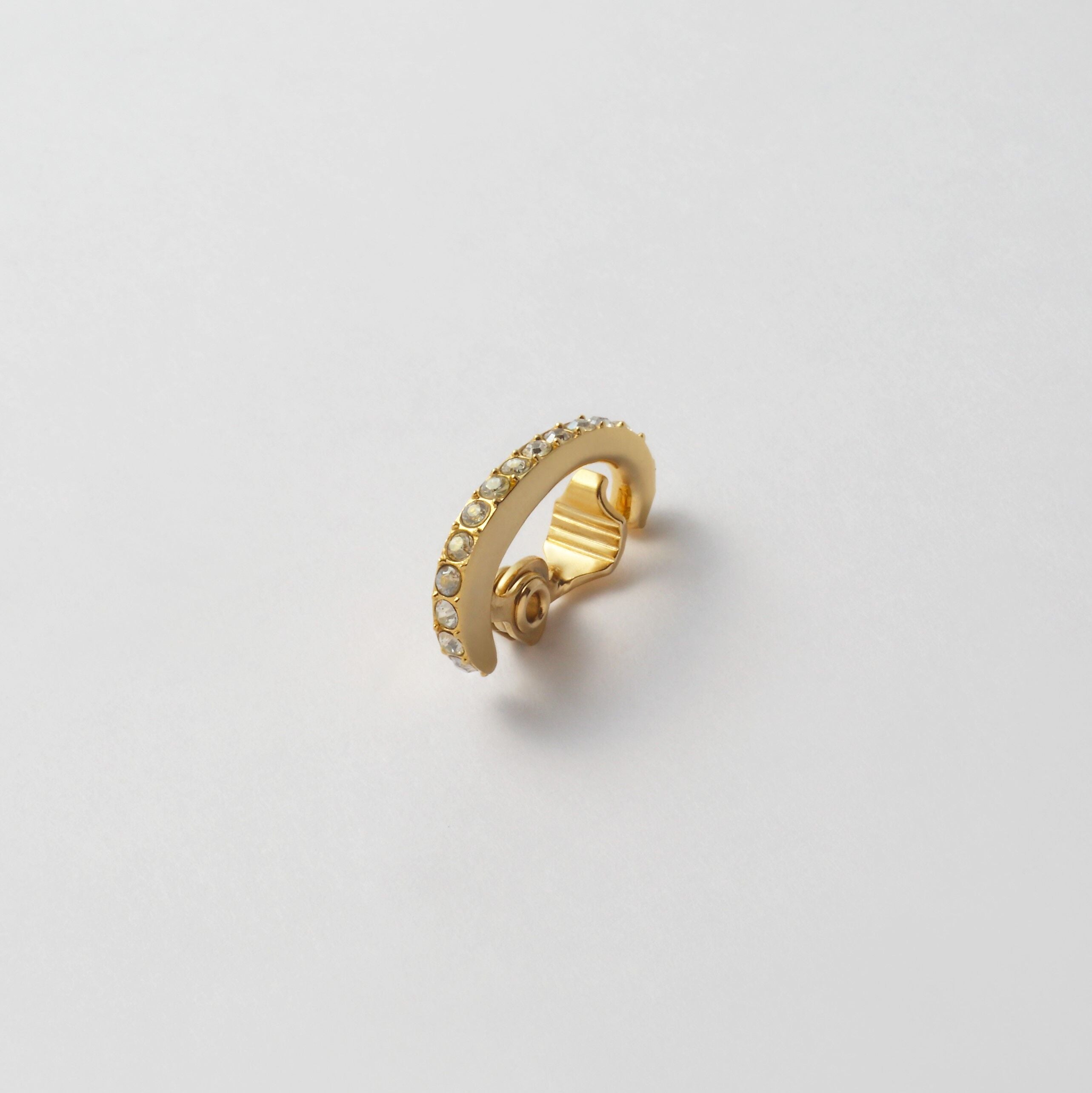 ring motif ear cuff (gold / cubic zirconia / pearl)