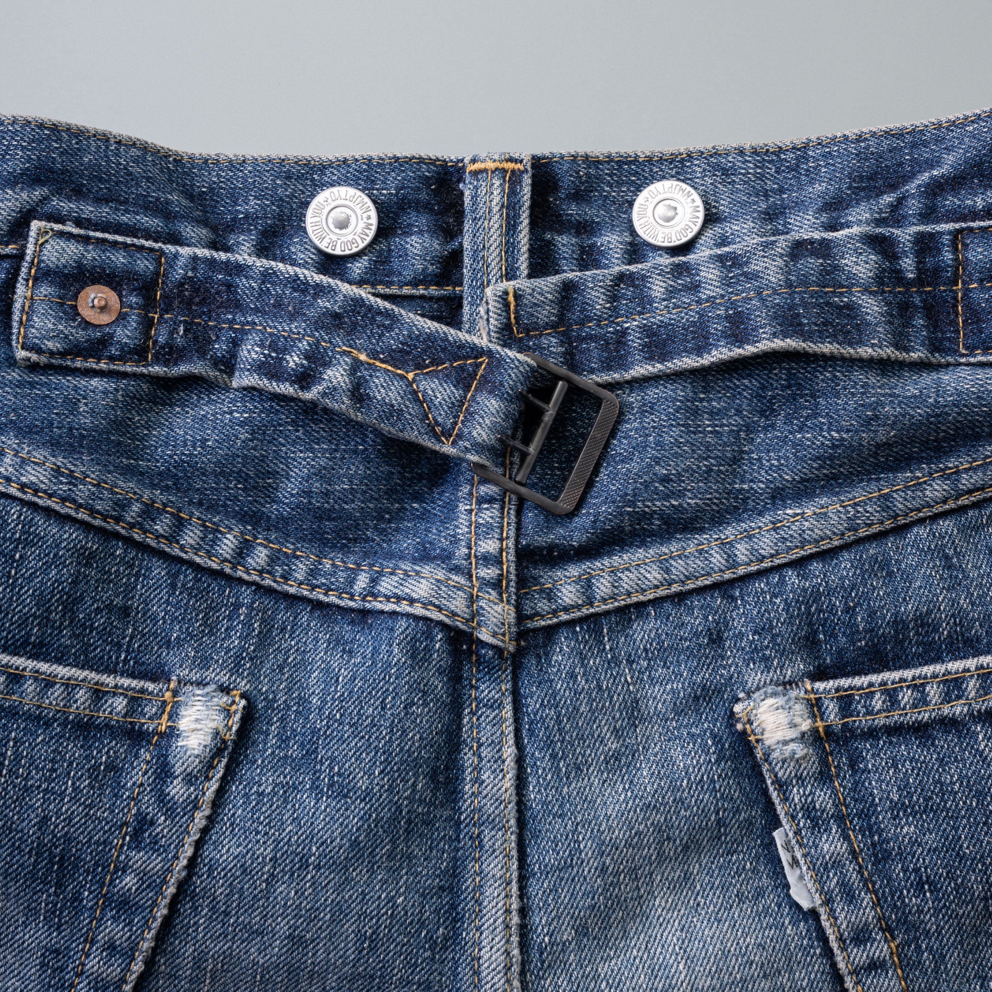 002 1942 LV JEANS – New Manual