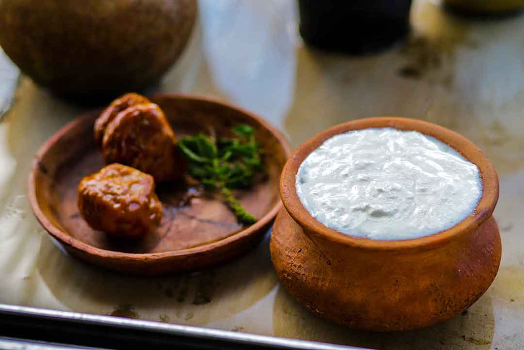 Dahi-Shakkar (Curd-Jaggery)