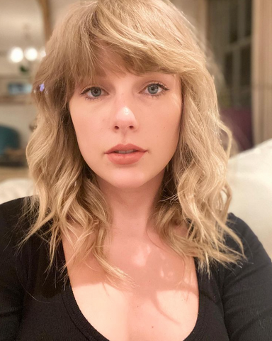 taylor swift selfie