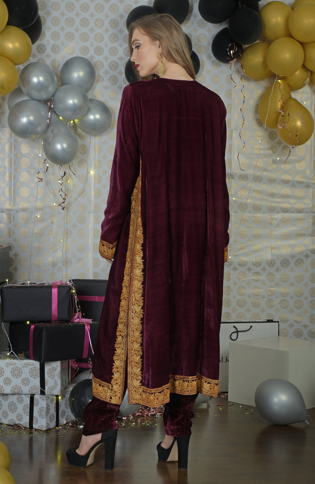 Faun Gloss Velvet Suit With Tilla Embroidery, Maroon Dupatta