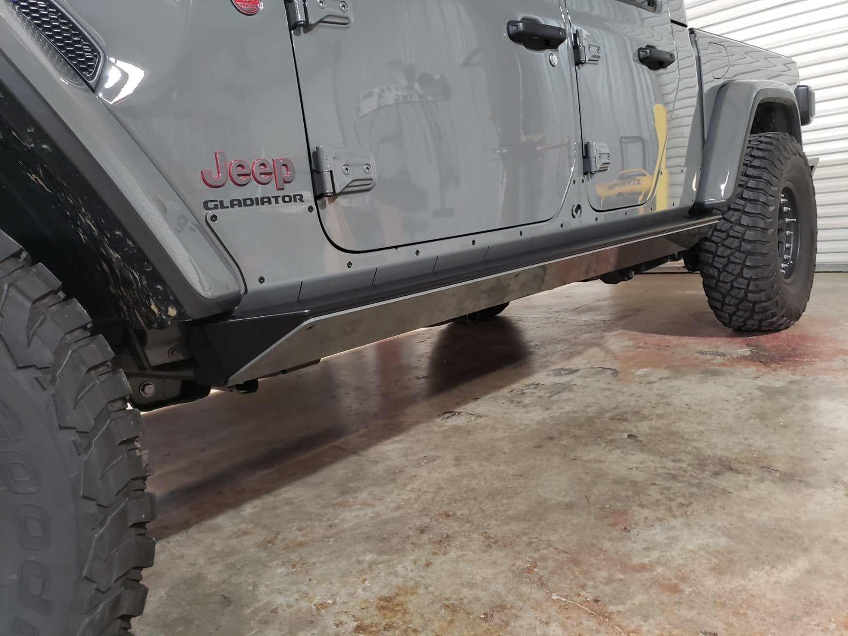 JLU Frame Mounted Slider / Steps Wrangler 4 Door - CavFab