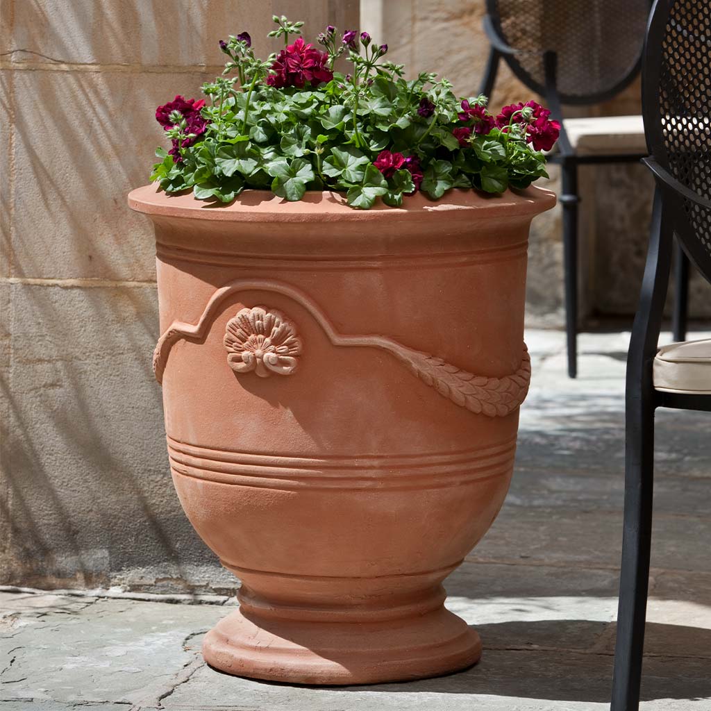 https://cdn.shopify.com/s/files/1/0566/4492/7571/products/6360-8603-coquille-anduze-urn-s3-terra-rosa-terra-cotta-round-planter.jpg?v=1703012865