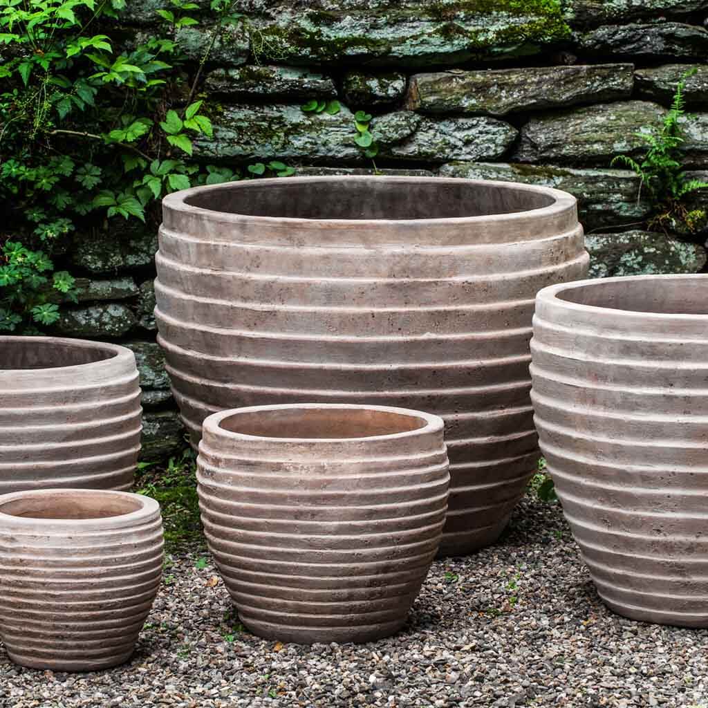 https://cdn.shopify.com/s/files/1/0566/4492/7571/products/6820-6605-elia-planter-antico-terra-cotta-s5-planter.jpg?v=1703102861