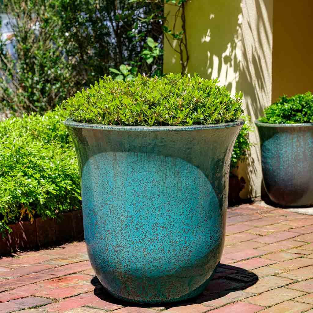 https://cdn.shopify.com/s/files/1/0566/4492/7571/products/8103-4503-campana-planter-s3-glazed-weathered-copper.jpg?v=1700142301