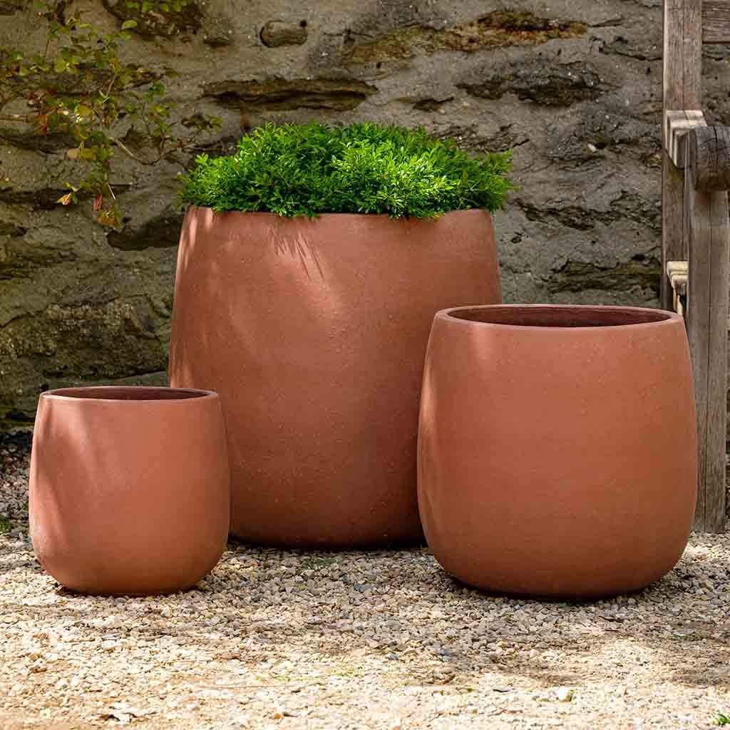 https://cdn.shopify.com/s/files/1/0566/4492/7571/products/8927-8603-potrero-planter-s3-terra-cotta-terra-rosa.jpg?v=1703016131