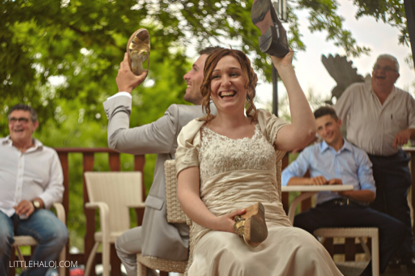 Wedding Shoe Game Couple Sitting back to back playing game