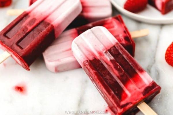 Berries and cream popsicle