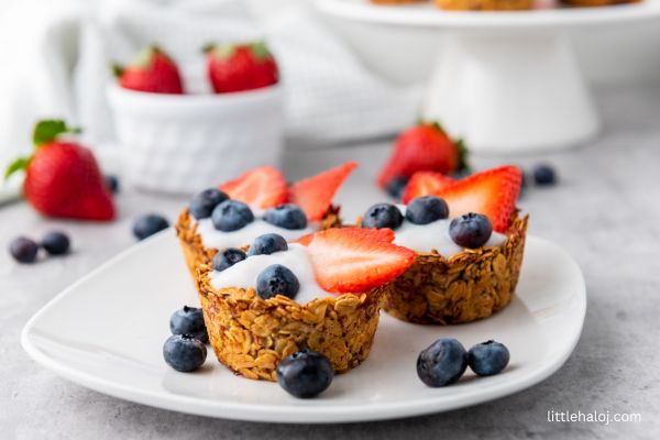 granola berry cups