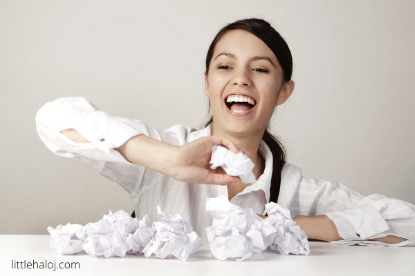 Snowball fight with paper