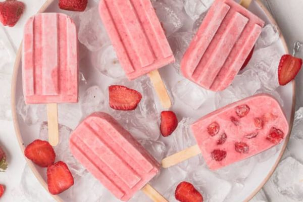 Strawberry yoghurt popsicles