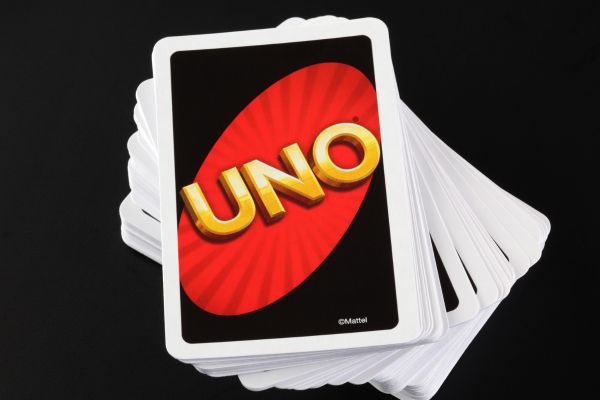 Uno card game