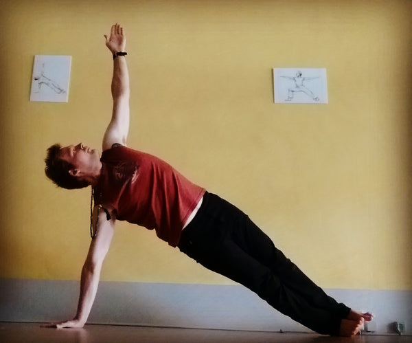 Urban Yogis - As promised - the ribs flare PART 2! Your ribs flare when  you're not using your abdominal muscles enough to hold your ribs down. More  than strength, it also