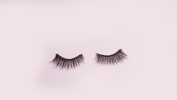 how to sleep with false eyelashes