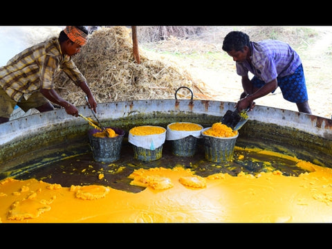 traditional method of making sugarcane jaggery