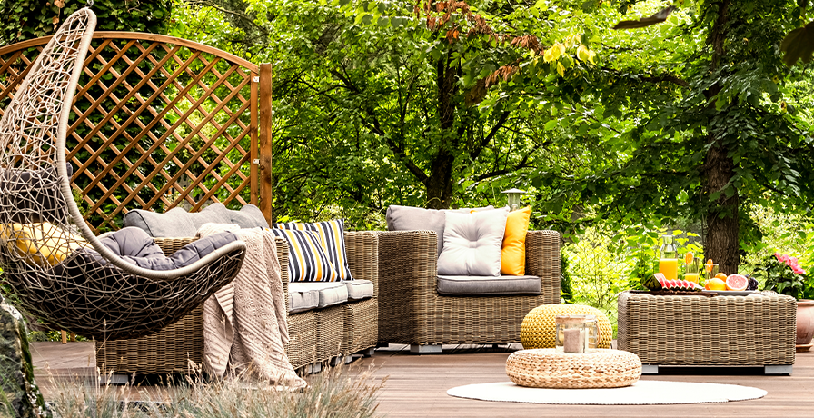 An open and airy outdoor space that seamlessly transitions the indoor decor to the outdoors.