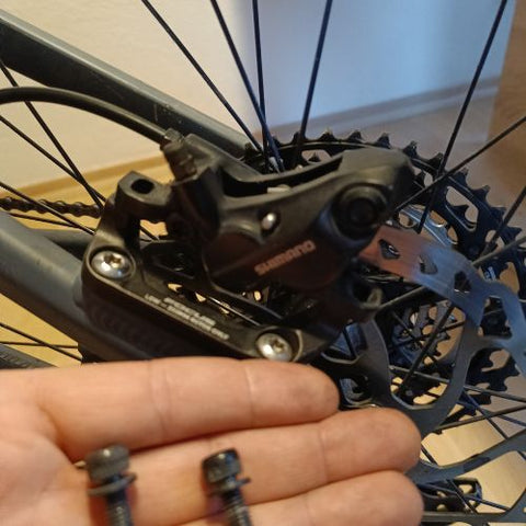 Shimano Bremsbeläge wechseln von einer 4 Kolben Bremse von Shimano D03s oder D02s Bremsanlage BR-MT420