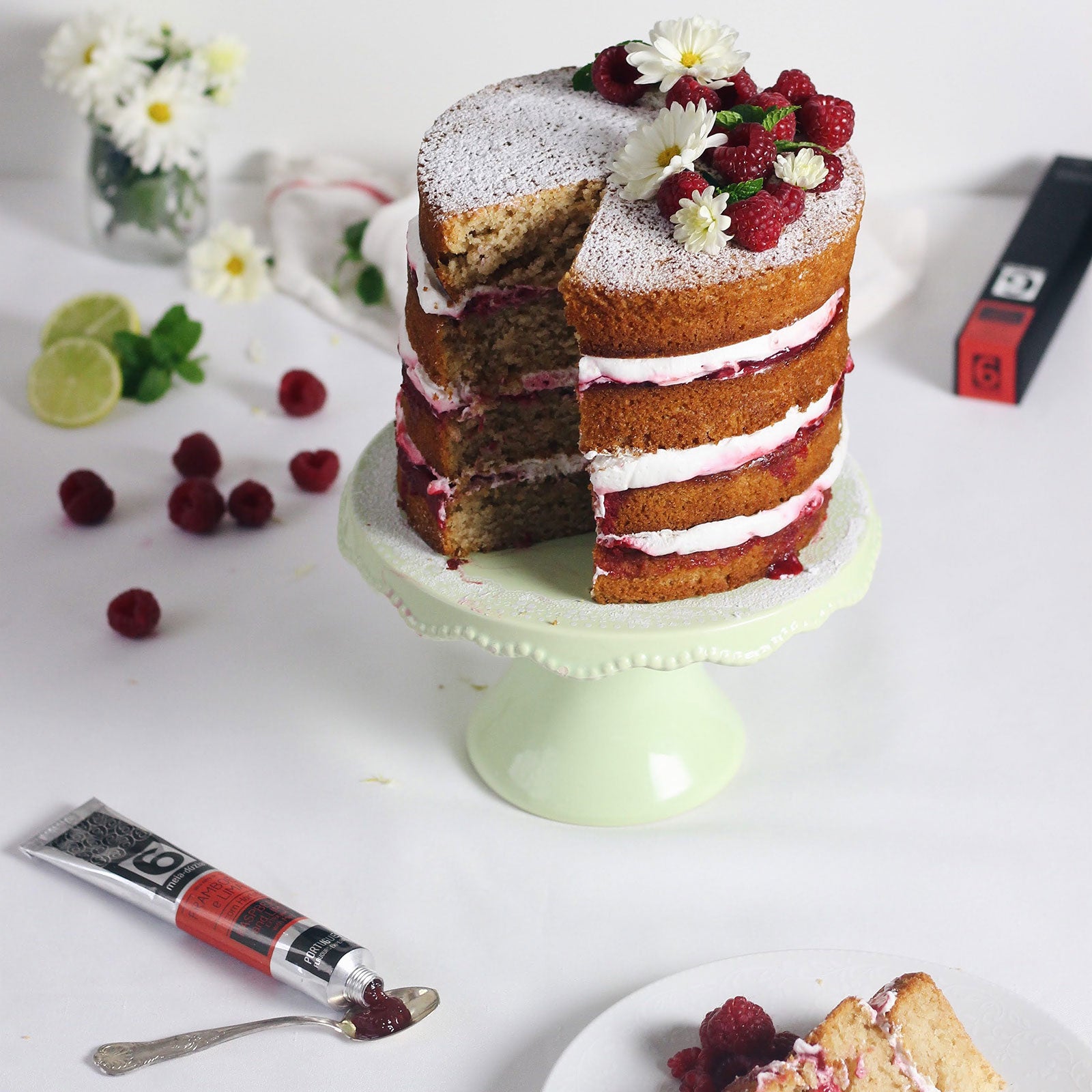 Bolo Vegan de Chá Verde com Doce extra de Framboesa e Lima com Hortelã meia.dúzia®. Saudável, Sustentável e Delicioso!