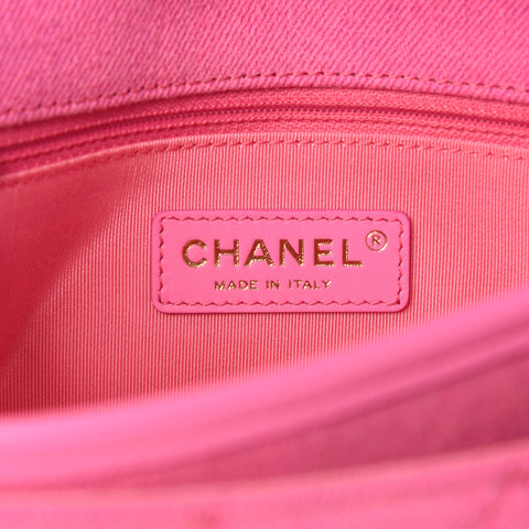 Der ultimative Leitfaden für Chanel-Taschen aus rosa Denim: Stil, Geschichte und Tipps