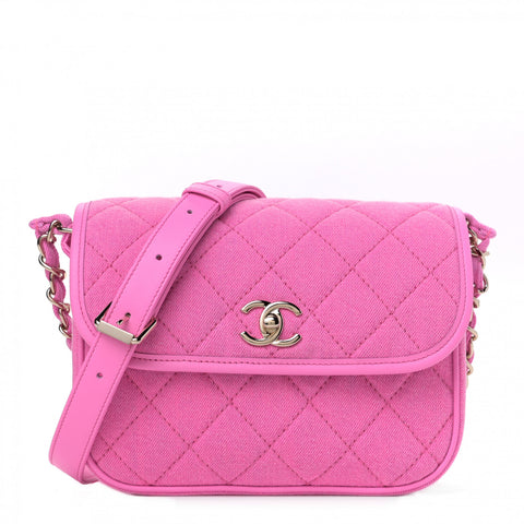 Der ultimative Leitfaden für Chanel-Taschen aus rosa Denim: Stil, Geschichte und Tipps
