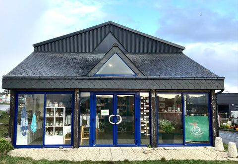 Facade du nouvel atelier Route Mandarine sur le port de Lanildut